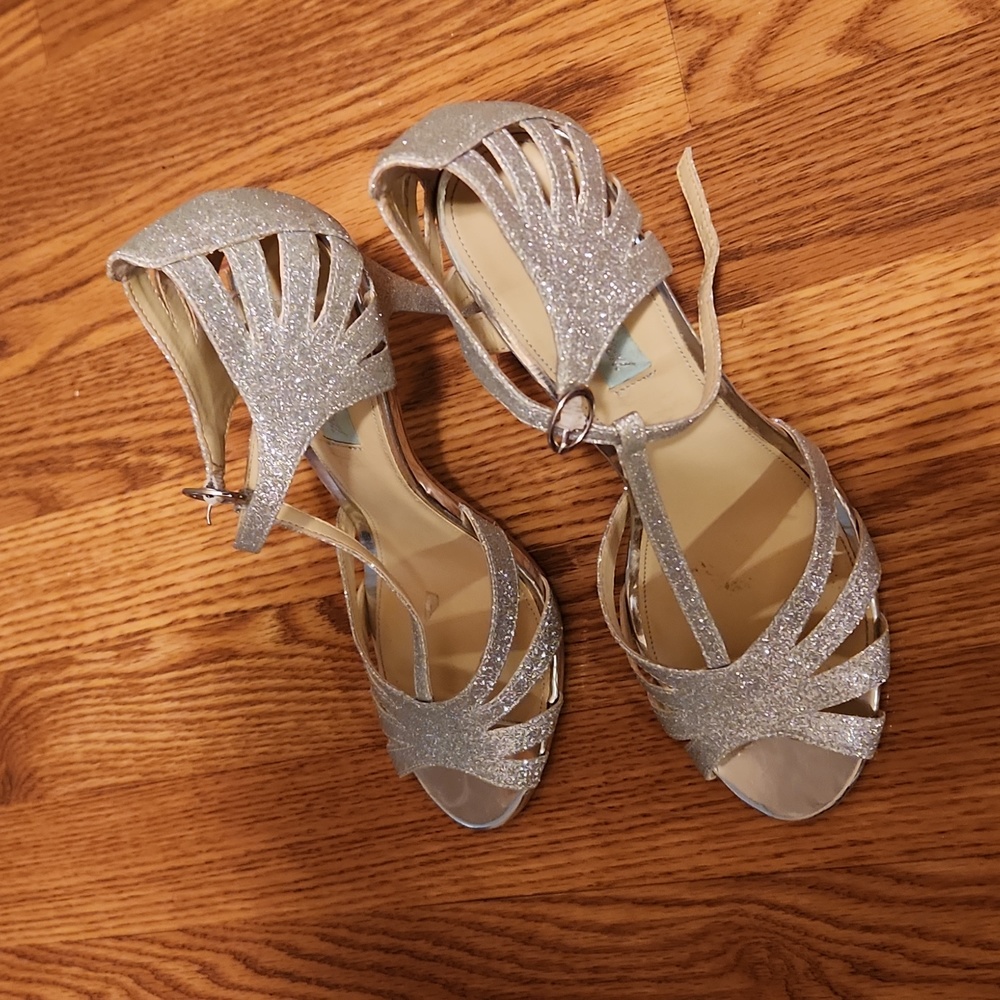Ladies peep toe dress shoe
